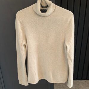 4. Luxurious Lord & Taylor 100% cashmere turtleneck - size XL